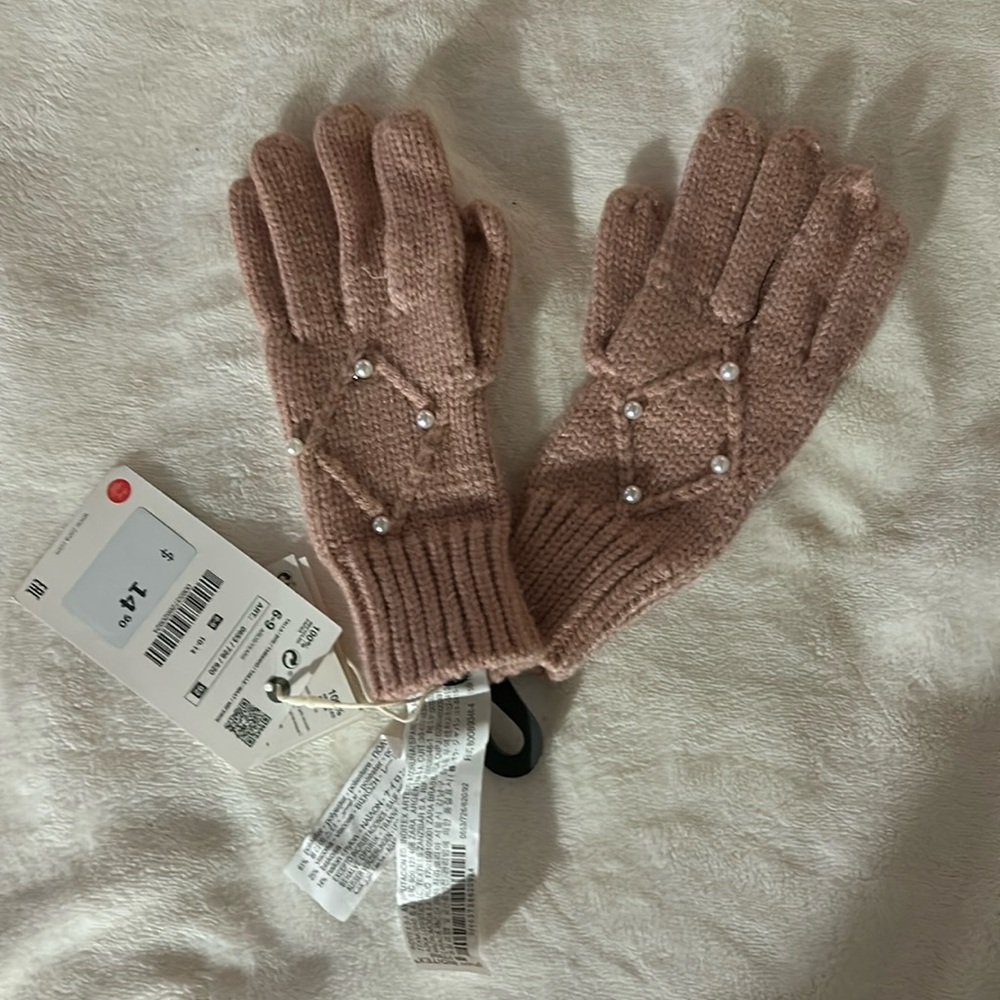 NWT Zara gloves with pearl embellishments